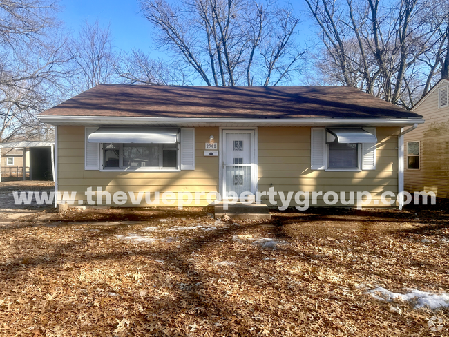 Building Photo - Fully Remodeled 2 Bedroom, 1 Bath Home wit...