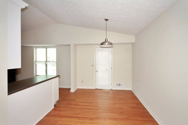 Photo - 348 Oconee Ln