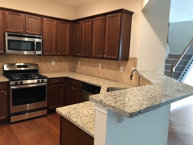 Photo - 2100 Greencrest Cir