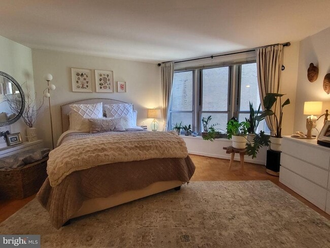 Building Photo - 224 W Rittenhouse Square Unit 604