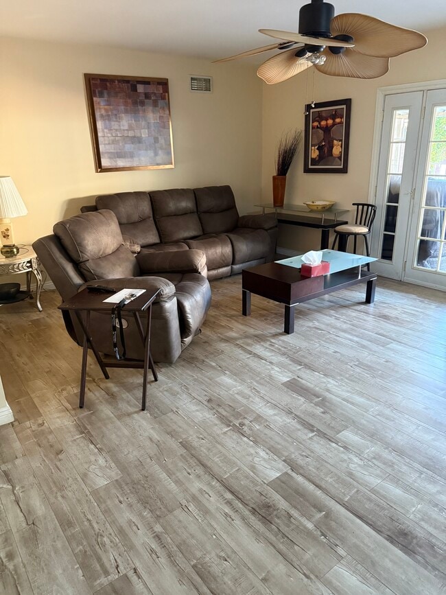 Photo - 7843 McGroarty St