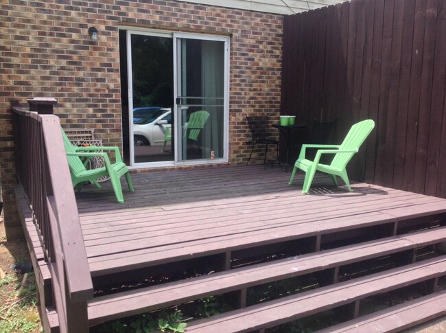2 Bedroom 1.5 Bath Duplex near Dan Mills i... - 2 Bedroom 1.5 Bath Duplex near Dan Mills i... House