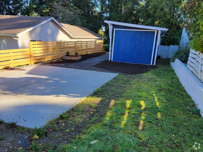 Building Photo - 608 Bertha Ave Rental