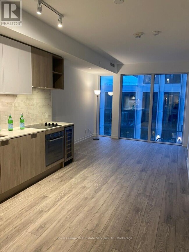 Photo - 2020 Bathurst St Unit 540