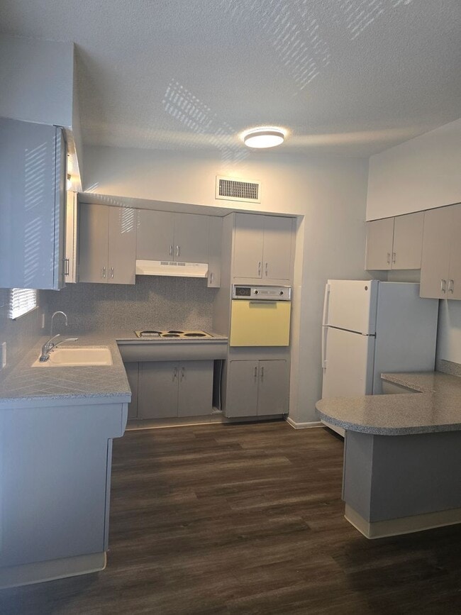 Photo - 3507 E 3rd St Unidad J