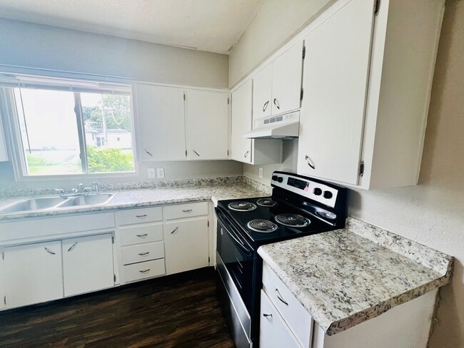 Photo - 215 Miriam Dr Unit B