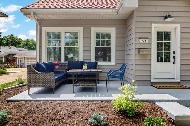 Photo - 724 Warner Ave