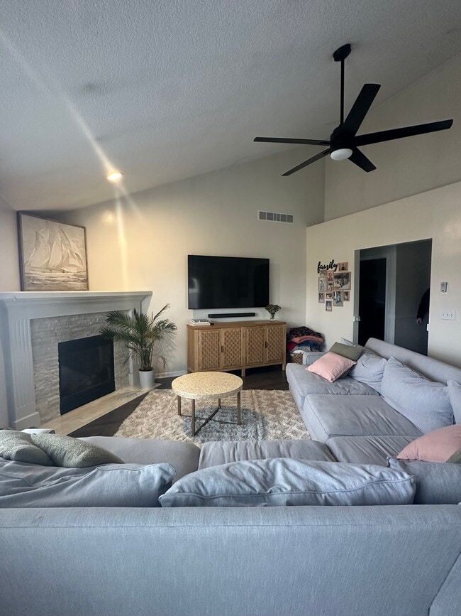 Photo - 9527 Acacia Psge