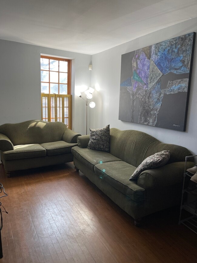 Family Room - 646 W Conway St Townhome