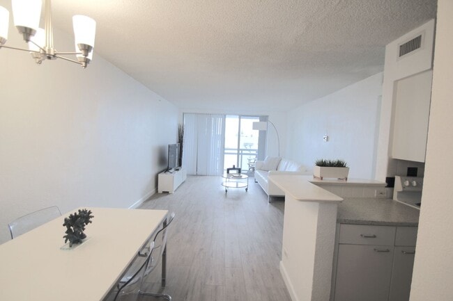 Photo - Spacious one bedroom unit at the Flamingo South Beach Resort!