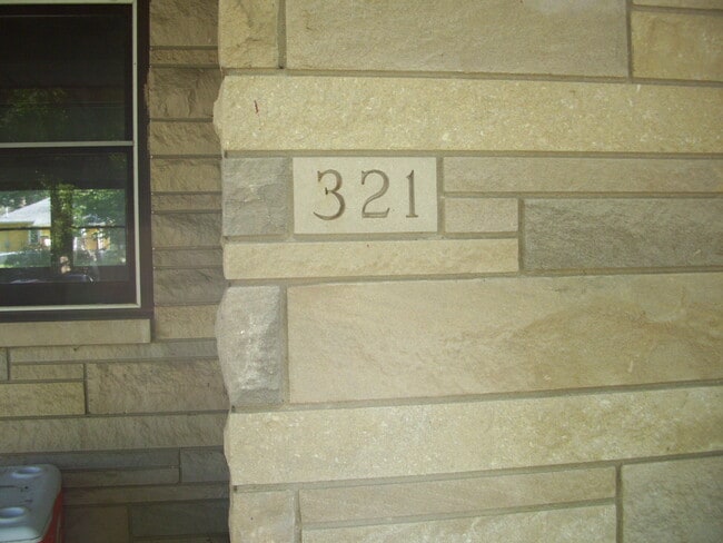 Photo - 321 E Wylie St