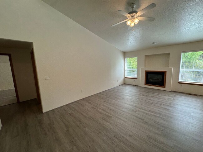 1694 SE Mast Ave