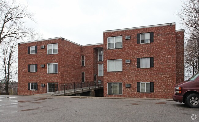 Summit Villa - Summit Villa Apartments