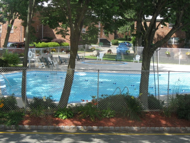 Photo - Colonial Heights