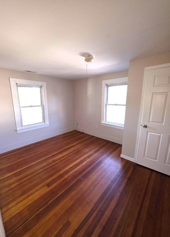 19 Emerald St Unit 19 Emerald 2L