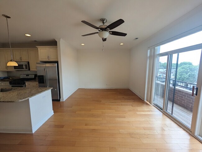 Photo - 2352 W Byron St Unit 301