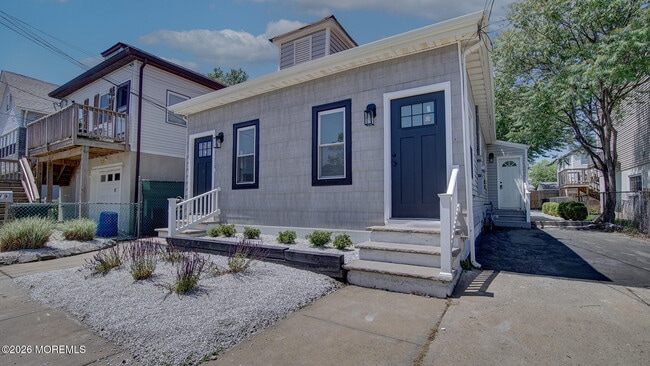 Photo - 19 Bayview Ave