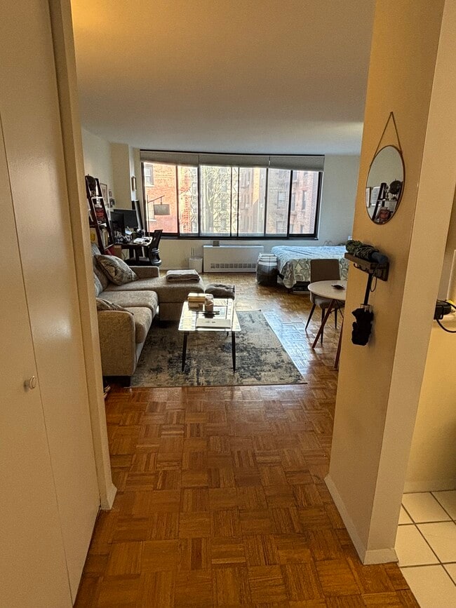 Building Photo - 215 W 95th St Unit 5N