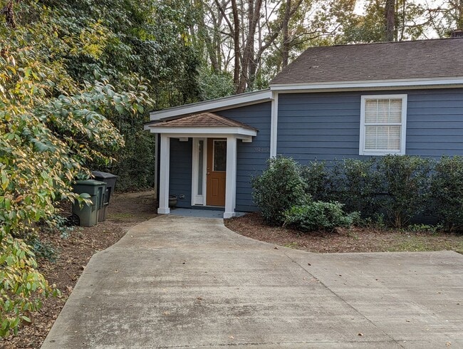 Photo - Rare.....One Bedroom One Bathroom Unit Available In Midtown!
