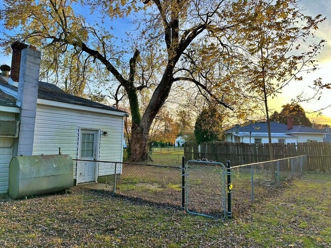 Photo - Rancher with Large Back Yard!
