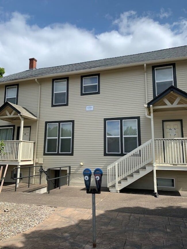 Building Photo - 309-361 NW Jackson Unit 1