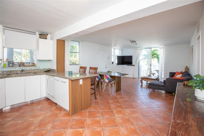 Photo - 1801 S Treasure Dr Unit 321