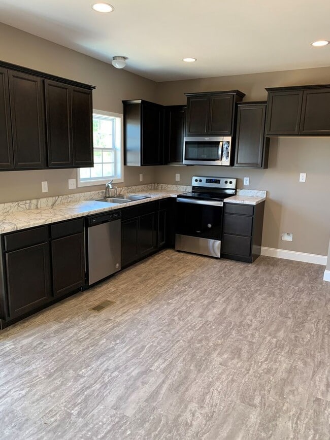 Photo - Maryville 37803 - 3 bedroom , 2.5 bath home - Contact Jackie Mills (865) 748-2851