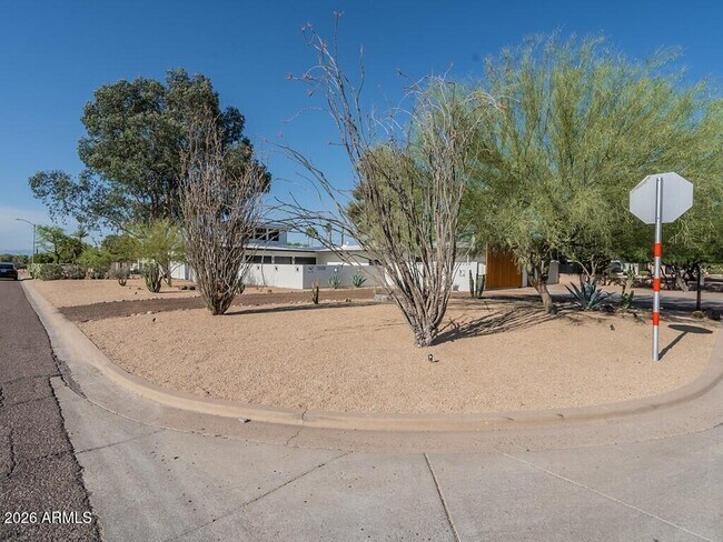 3302 E Turquoise Ave