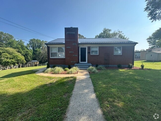 Building Photo - One Level Brick House Near University of L...