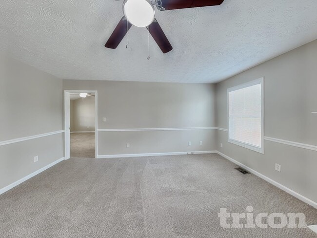 Photo - 202 Larson Ln