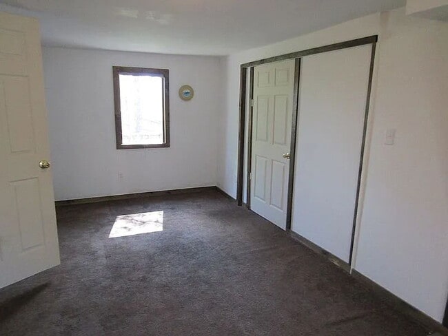 Building Photo - 195 Mountainview Dr