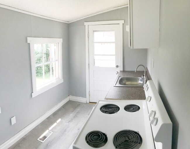 Photo - ALL ELECTRIC! 1Bed/1Bath Single Family Home! Newly Renovated!