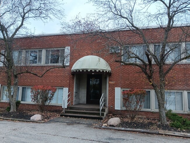 Building Photo - 32850 Aurora Rd Rental