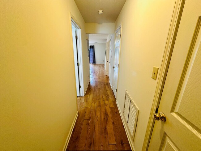 Photo - 75 Majestic Dr NW