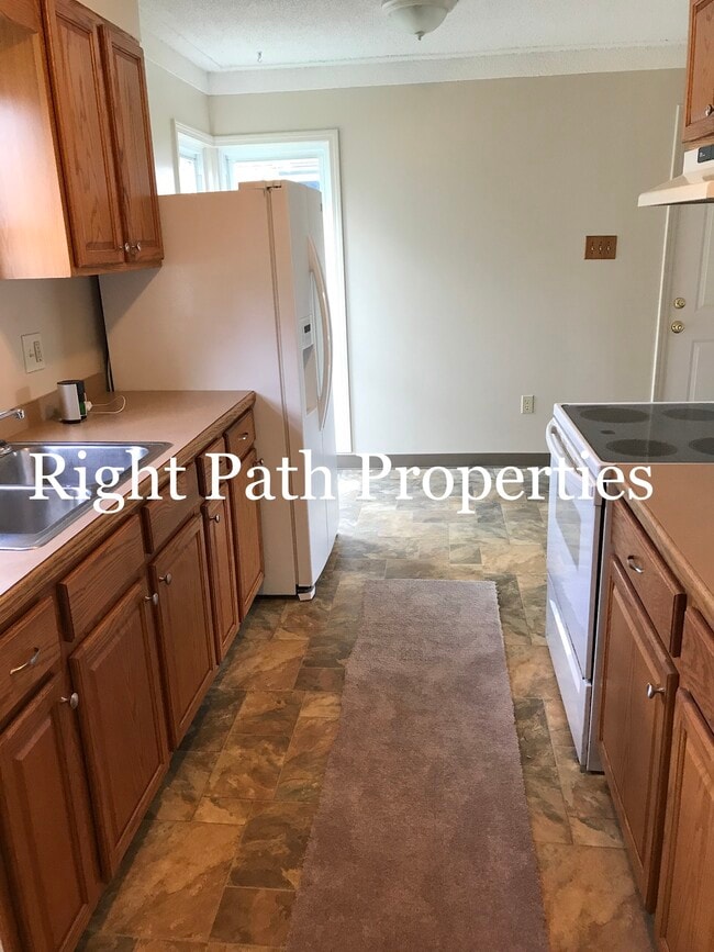 Photo - 671 Bell Ave