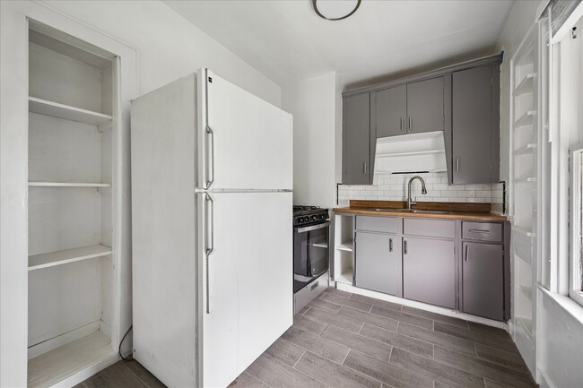 Photo - 2510 Kingston St Unit 4