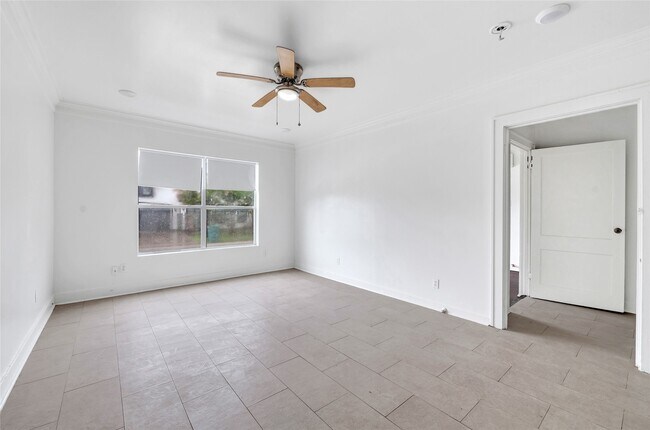 Building Photo - 2506 Keene St Unit 2/4