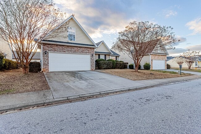 Photo - Home In Popular Greer, Zoned Riverside Sch...