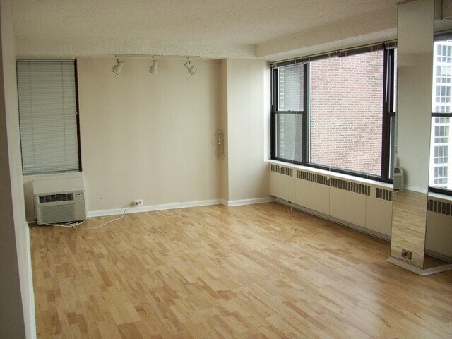 Photo - 1540 N State Pky Unit 012A