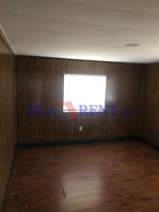 Newly renovated 4 2 Mobile home - Image 