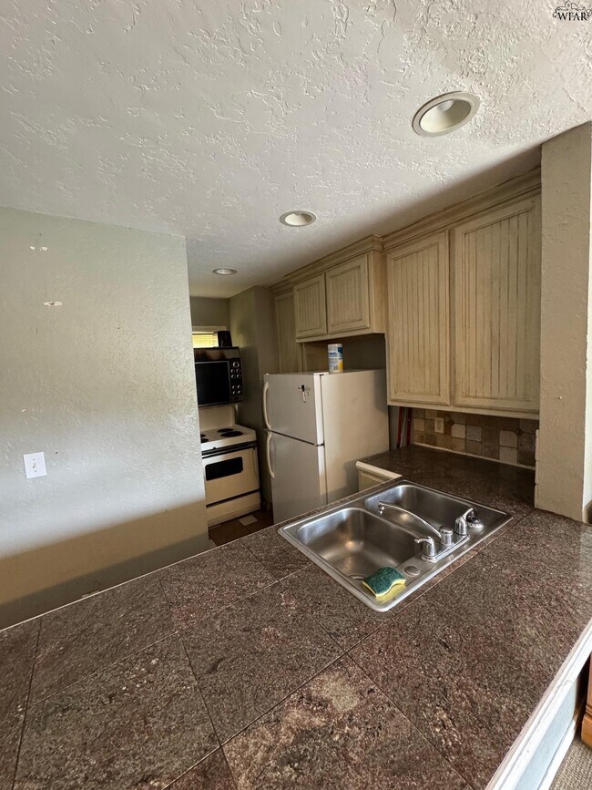 Photo - 2705 Ave D