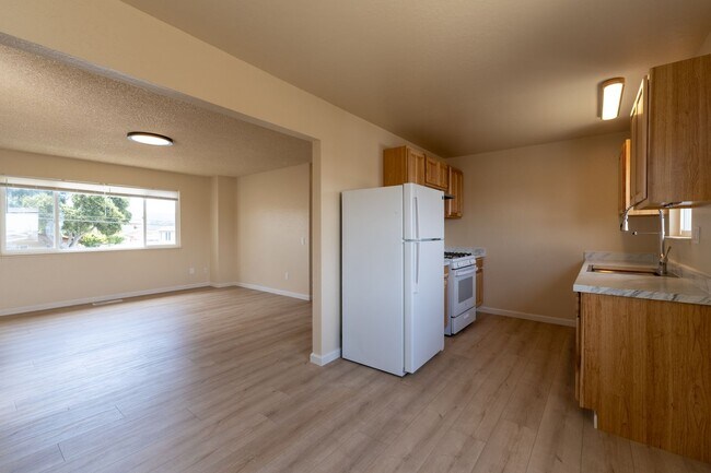 Building Photo - 1185A-CS Unit B