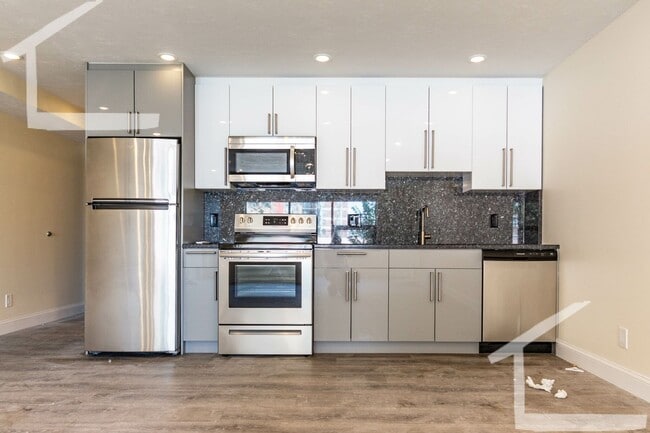 Building Photo - huge 950 sqf Studio unit in Brookline rent $2900 on 9/1