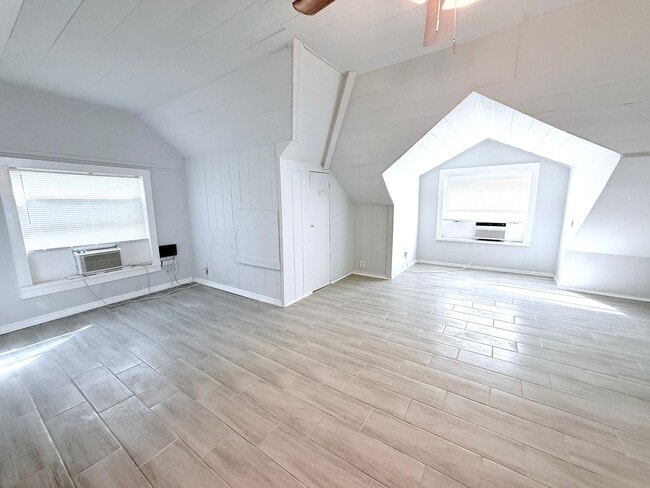 Photo - 1010 13th Ave W Unit B