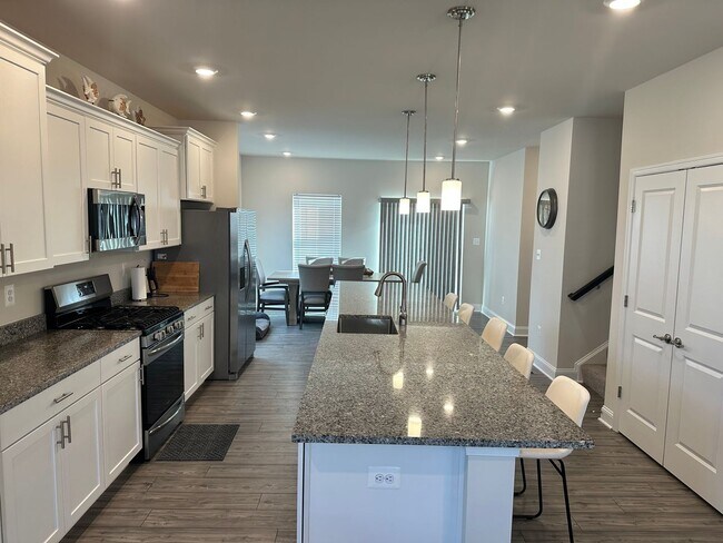 Photo - Plantation Lakes! Beautiful -Unfurnished e...