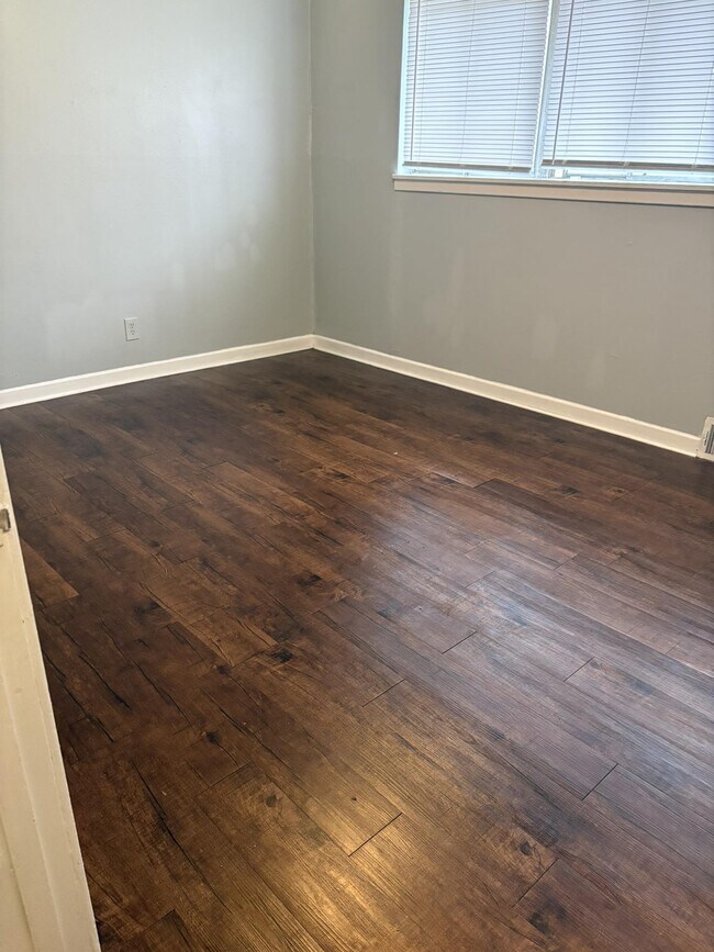 Photo - 2125 Kingsdale Dr