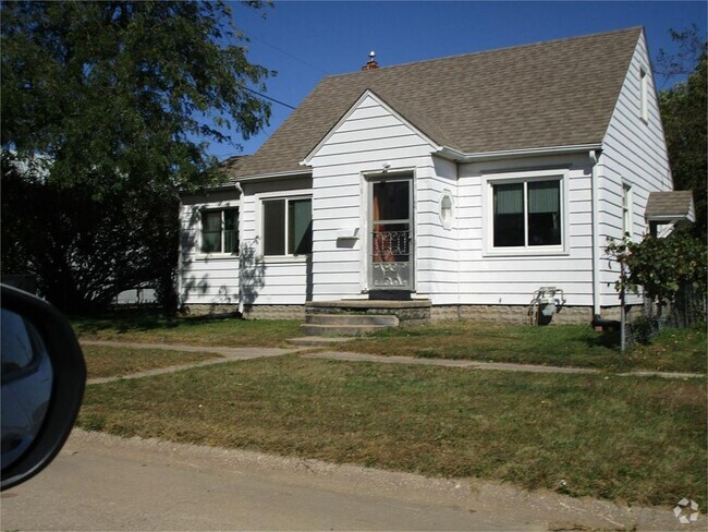 Building Photo - Remodel 2 bedroom 1 bath single garage Rental