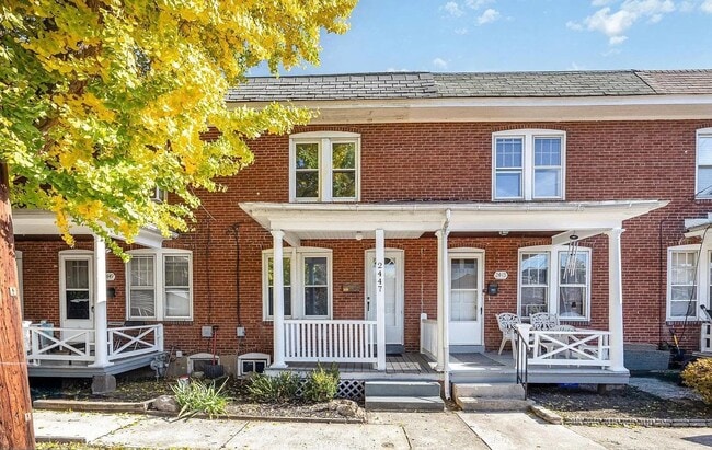 Building Photo - Adorable Single Family on Penn St