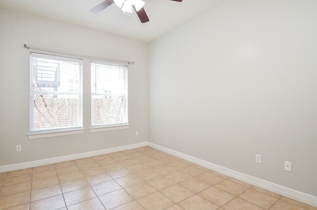 Photo - 1148 W 25th St