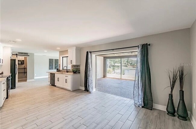 11717 Rolling Oaks Ln